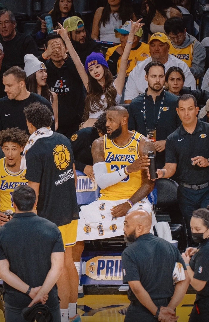 周麟嘉：内地女演员也是老詹小迷妹nba