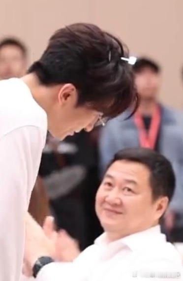 薛之谦[超话]薛之谦张靓颖 捧哏和逗哏不开玩笑，我看薛之谦也这样哈哈哈哈岳云鹏亲