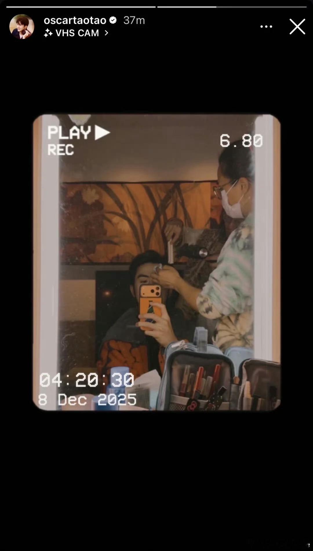 老婆睡觉，他拍戏～老婆起床，他下班～老婆在家，心里乐开花