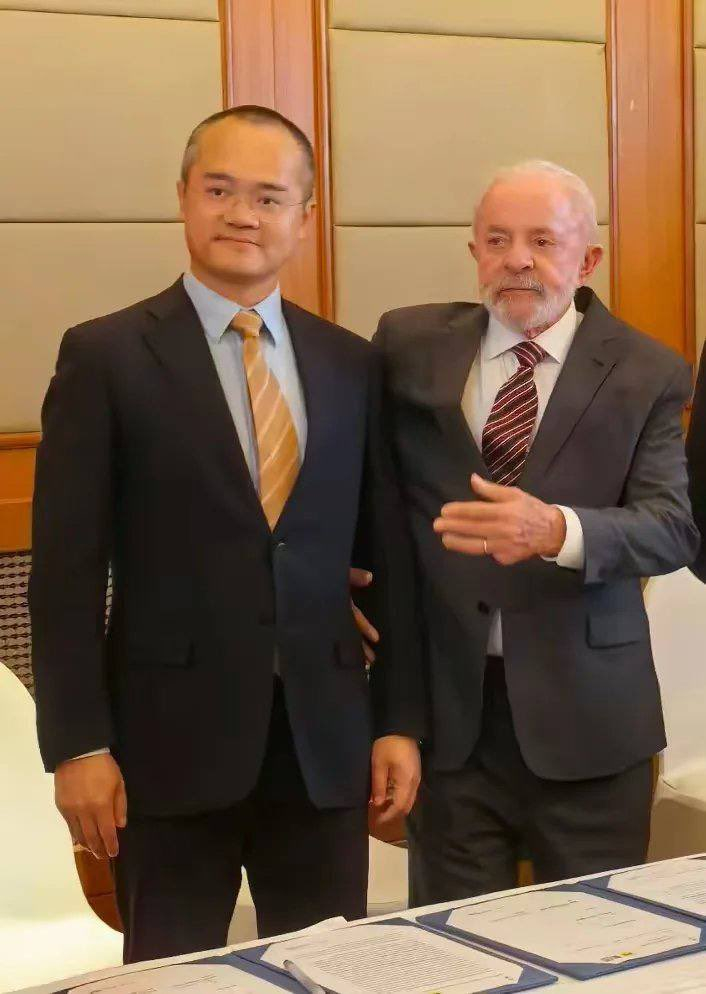 巴西总统卢拉与美团创始人王兴会面并见证签署投资协议。美团将在未来几个月内，正式将