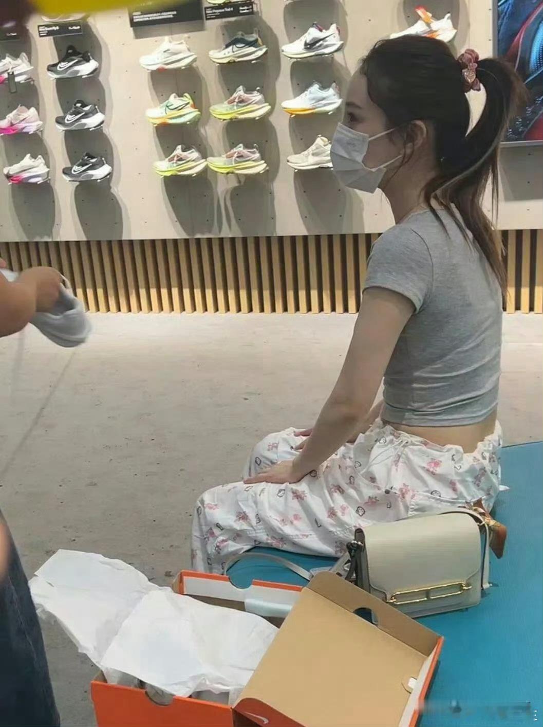 赵涛 中国有嘻哈 刚刷到热搜纯路人提问，赵涛到底是谁啊？有没有老粉科普下？ ​​