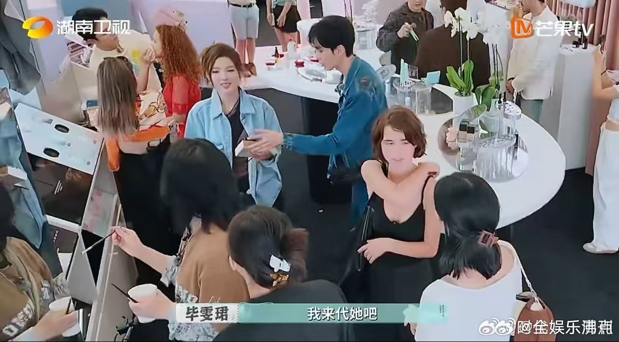 毕雯珺从忙碌的全世界路过毕雯珺眼里有活巴黎合伙人 化妆小白毕雯珺虽有手足无措，但
