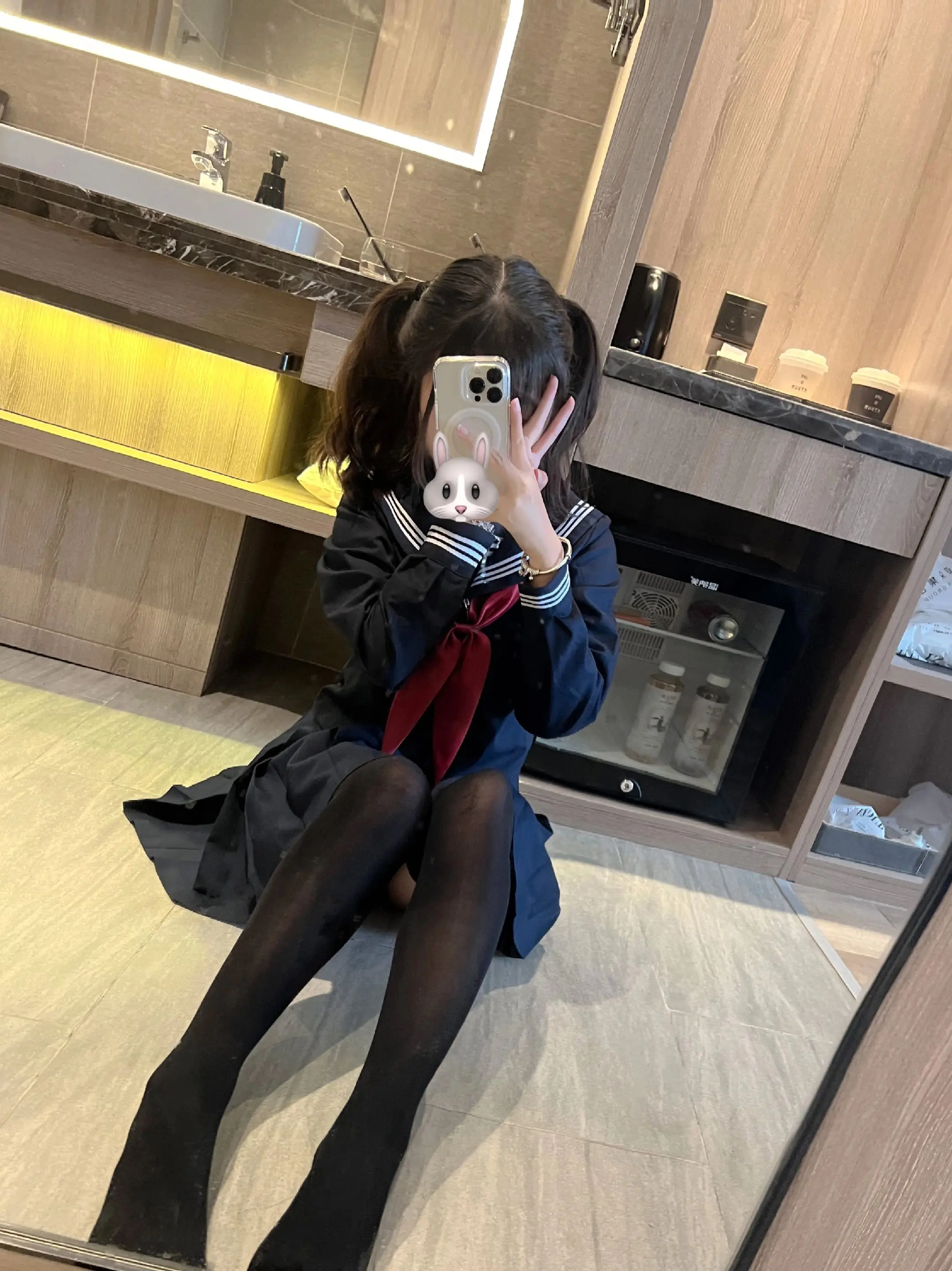 你不是喜欢小琦吗 那带她去玩 给她买好吃的 就是你应该做的 你不会连这...