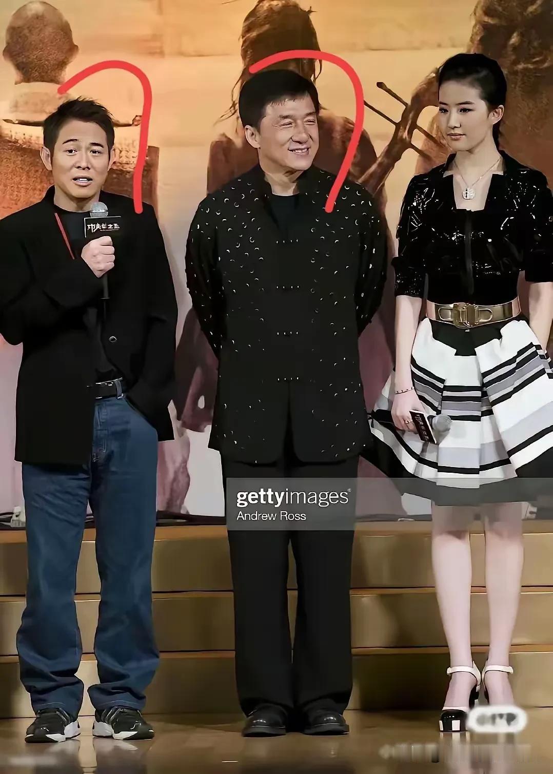 活久见，成龙会比李连杰高这么多？[震惊][震惊][震惊]