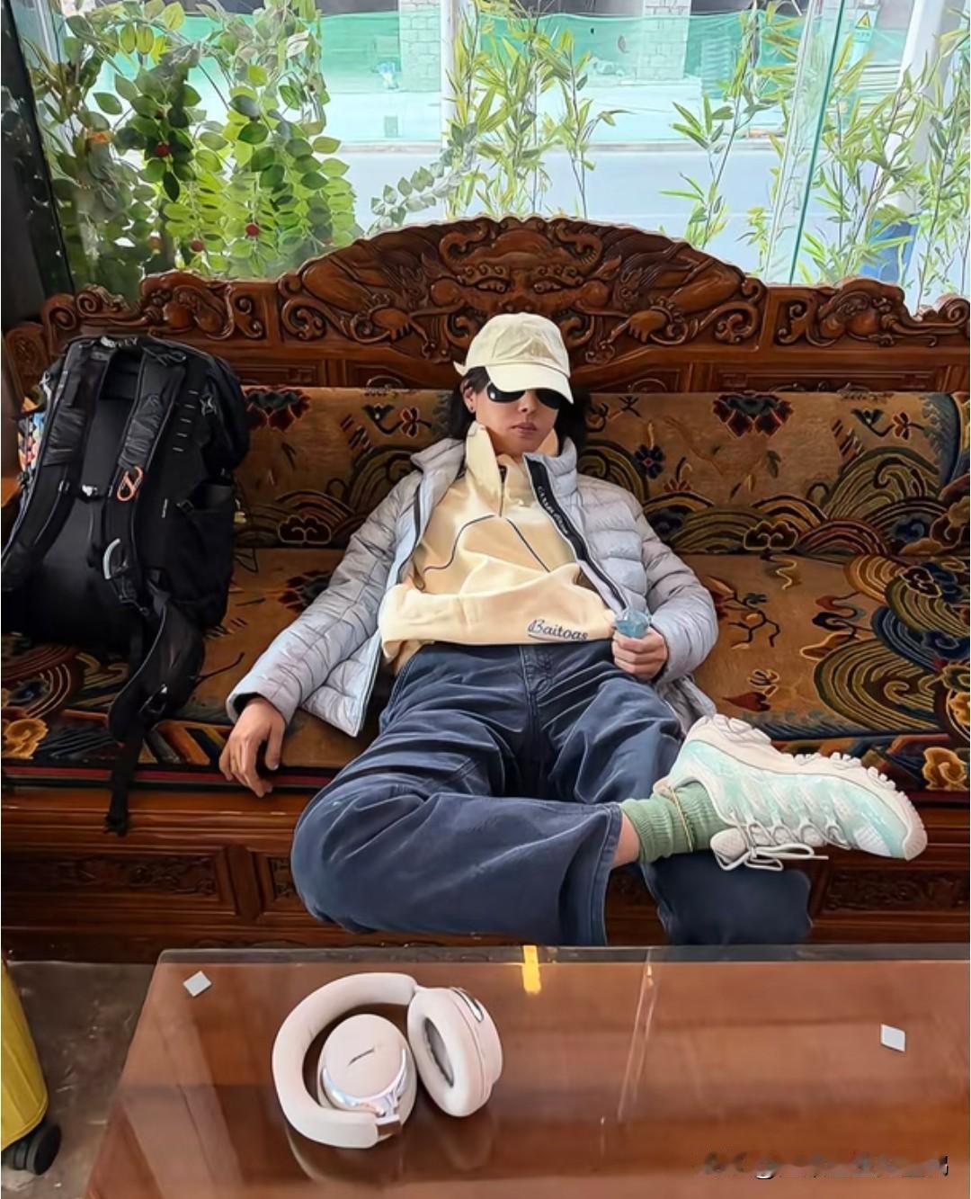 放下明星包袱！白百何晒纯素颜西藏游，高原红+累瘫沙发，这状态比素人还真实

6月
