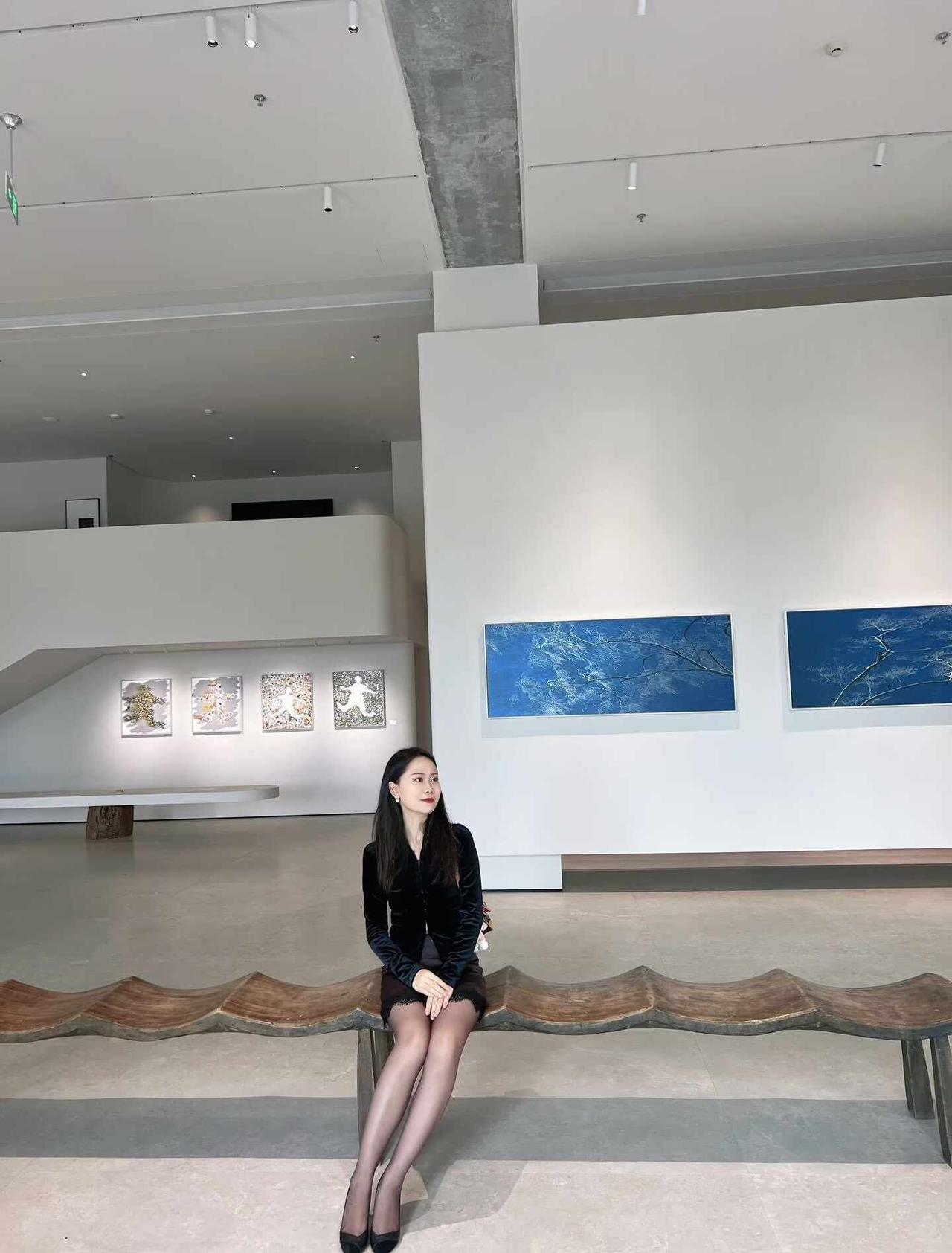 逛展放空，安安静静的，挺好。
喜欢这种黑白照片，一下子就把人拉回很久以前。 艺术