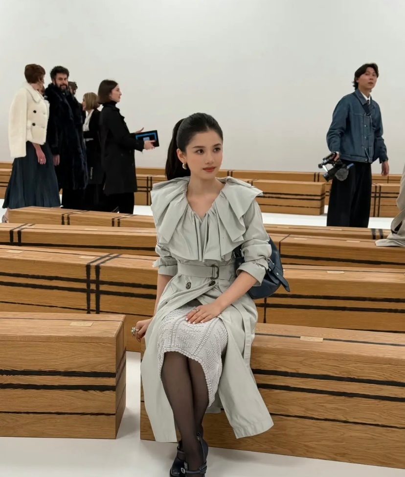 张婧仪这生图。。。美成这样。 ​​​