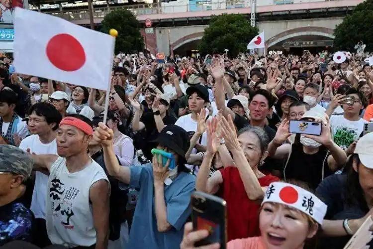 局势生变，日本排华情绪大爆发，大喊“滚出日本”！百万华人咋办
谁能想到，曾经被无