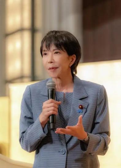 一旦中国动用“核武器”对日本本土实施打击，那么等着中国的将会是来自于半数幸存日本