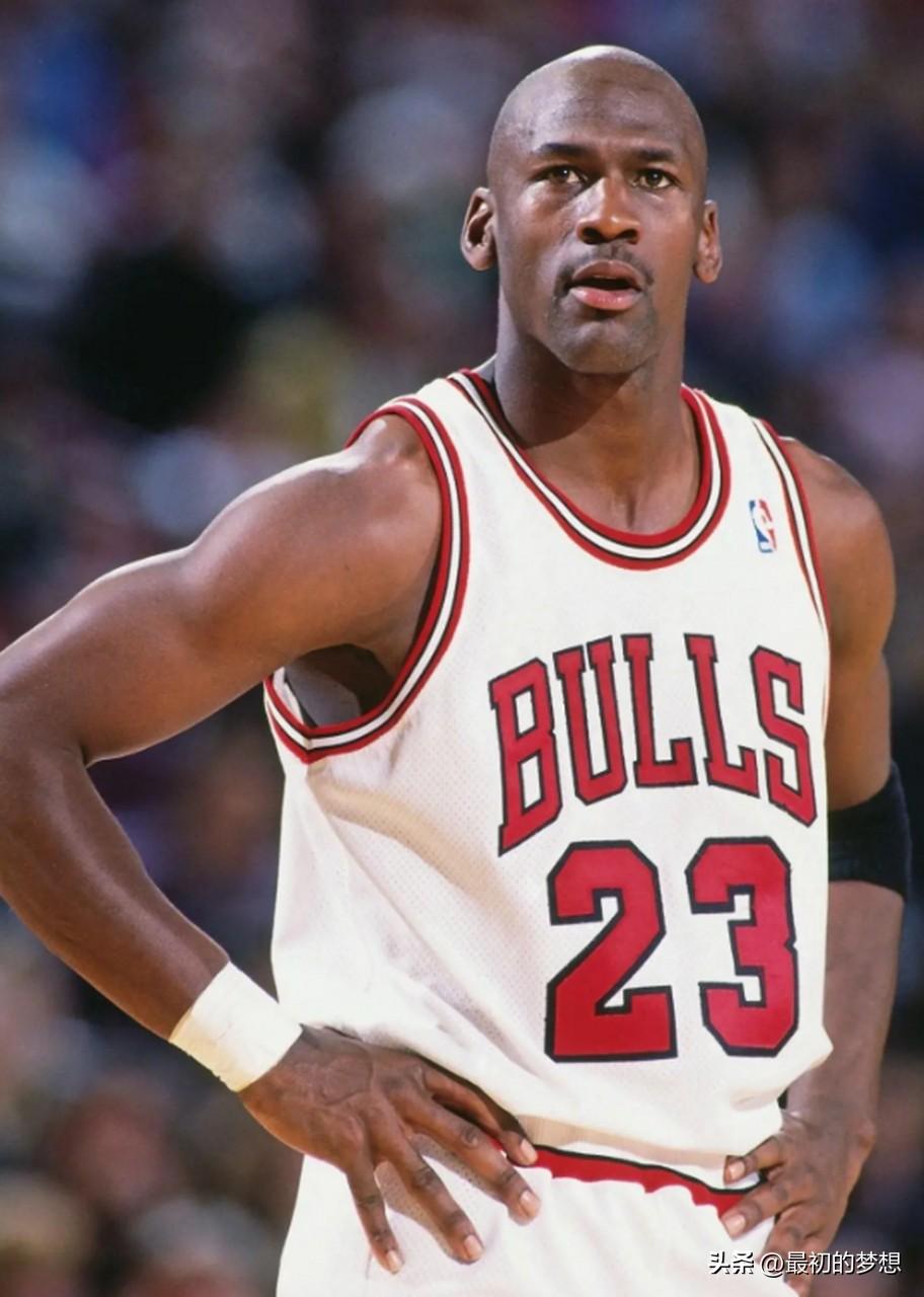 NBA历史不同位置球星前两名！大家认同吗？

中锋：贾巴尔  6次总冠军6次常规