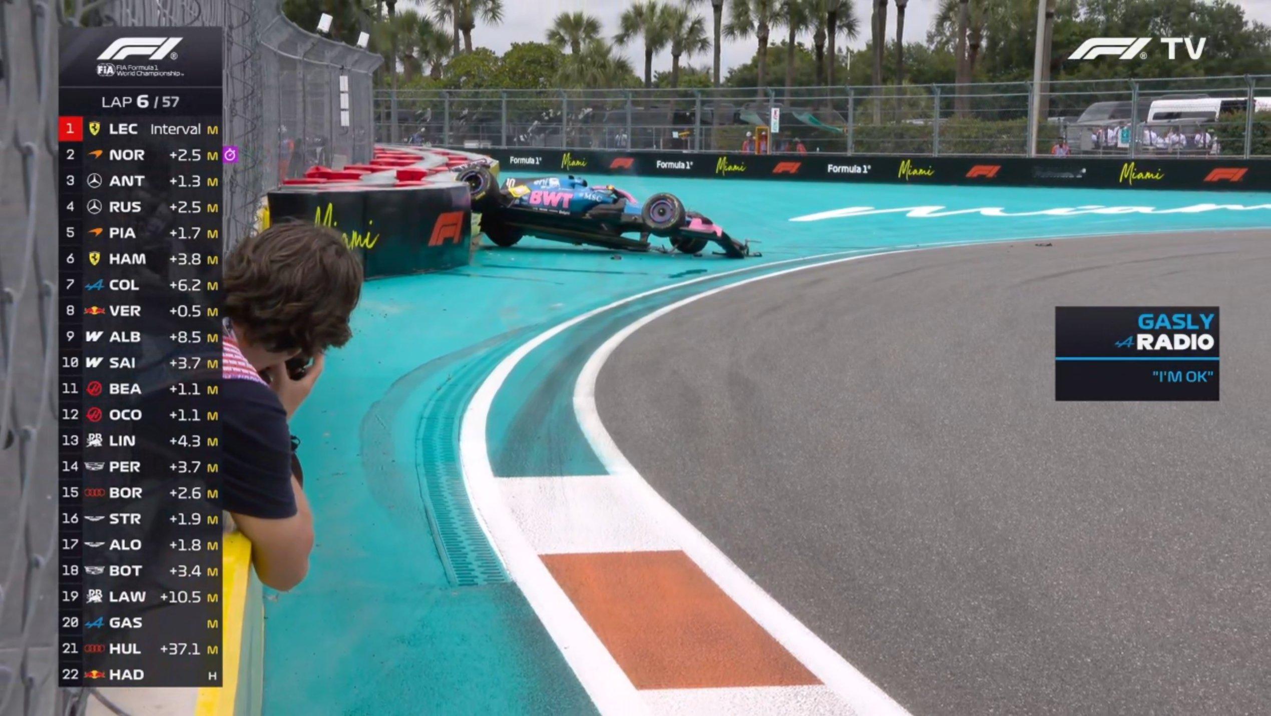 f1 这个退赛姿势。。。