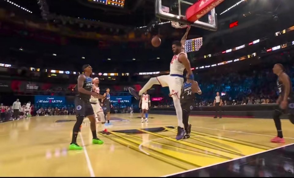 尼克斯在今日的NBA杯半决赛中以111-106击败魔术，队史首次晋级NBA杯决赛