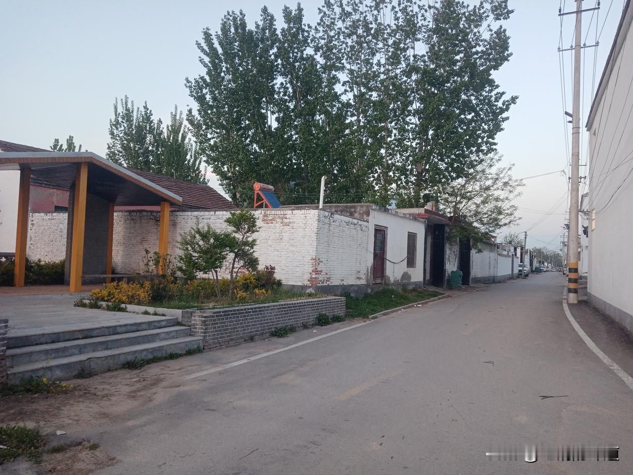 老农谚
三月立夏雨不愁，四月立夏累死牛
上午立夏凉飕飕，下午立夏大汗流
立夏晴，