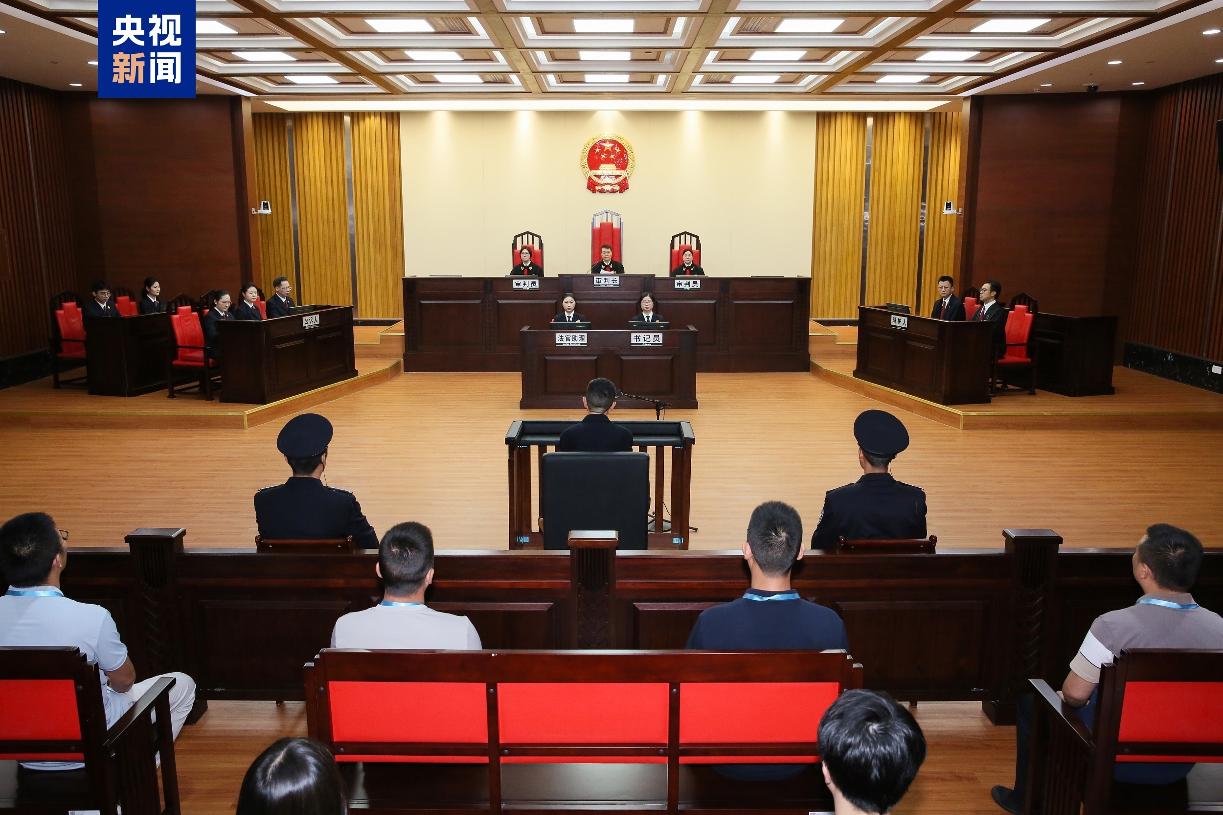 #段成刚受贿1.44亿一审被判无期# 【受贿1.44亿余元 重庆市政协原党组成员
