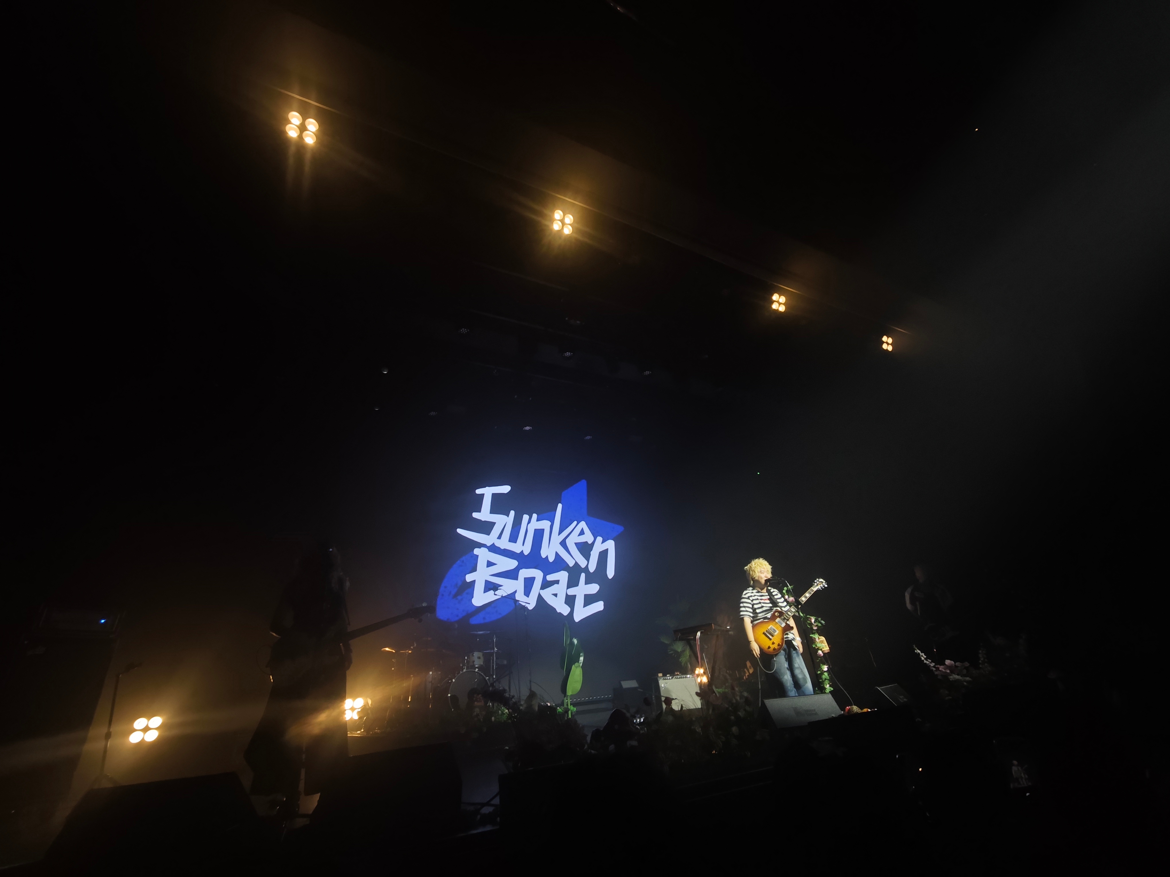 啊？你们怎么知道我去livehouse了？而且还知道今天晚上是沉舟。 