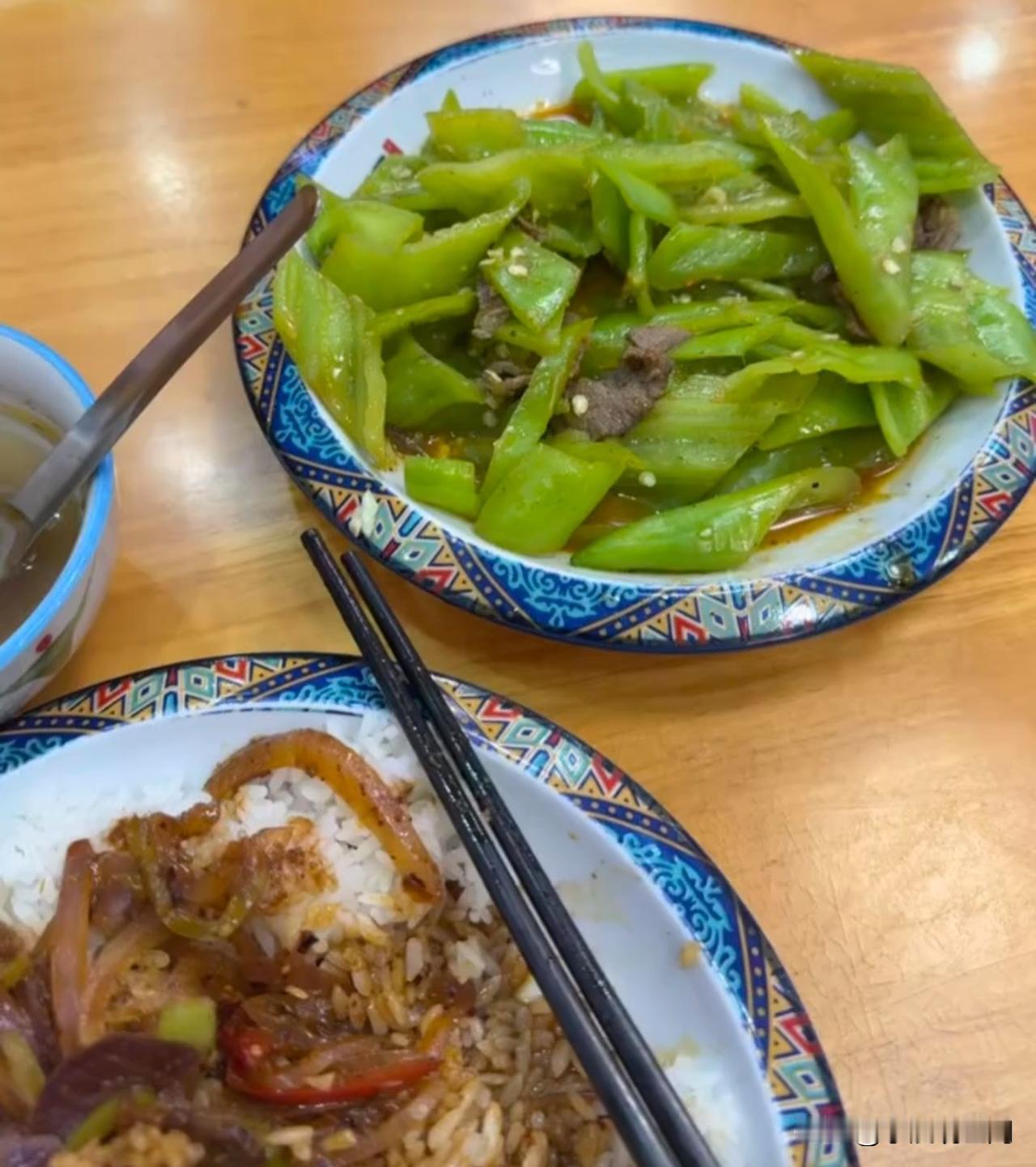 我在兰州拉面店里点了一份辣椒炒肉，肉在哪里[震惊]，花了我30[流泪]，我再也不