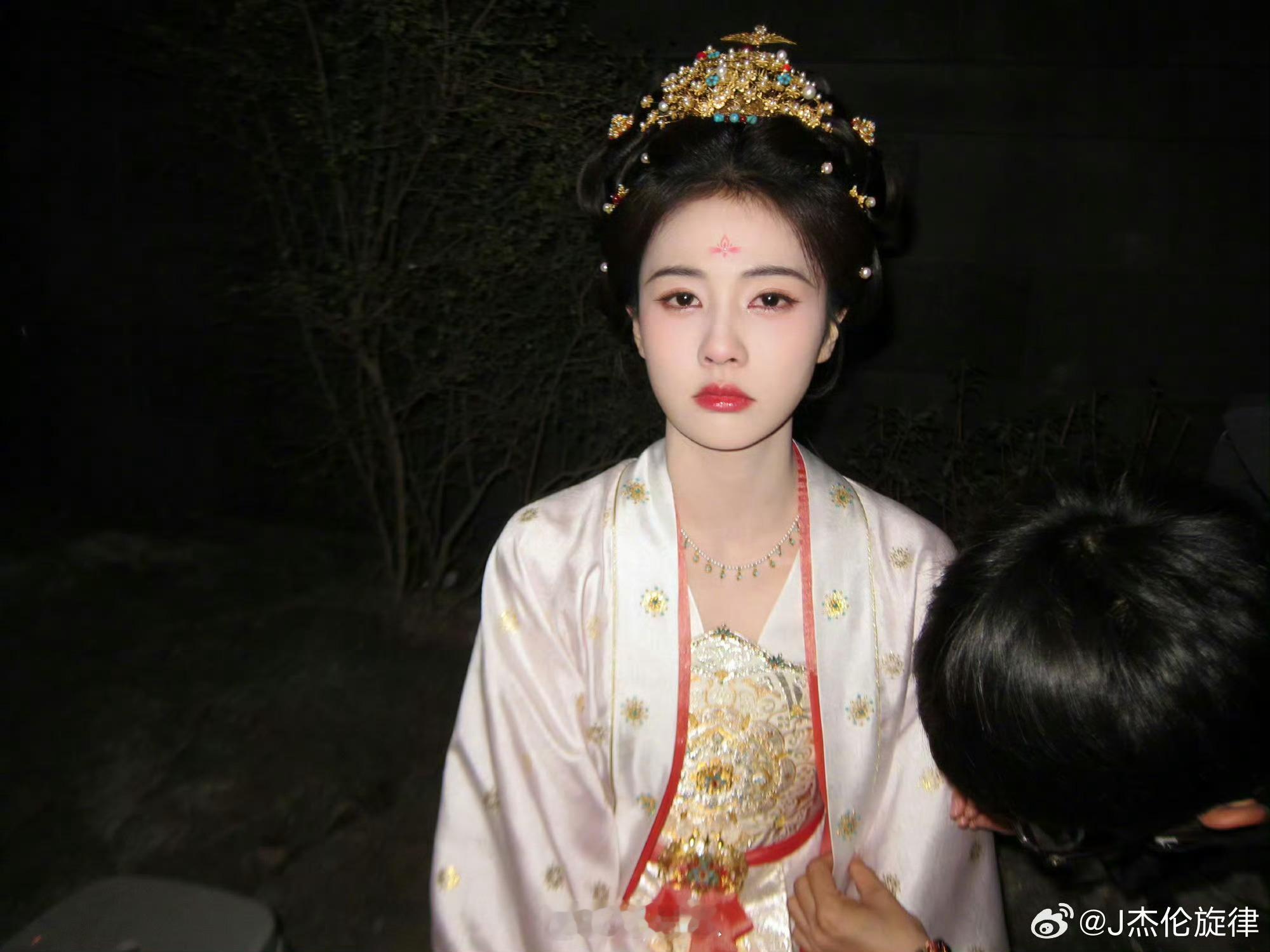 唐宫奇案之青雾风鸣 我的评分：白鹿只剩下无尽的心疼与震撼唐宫奇案壁上花案迎来鱼死