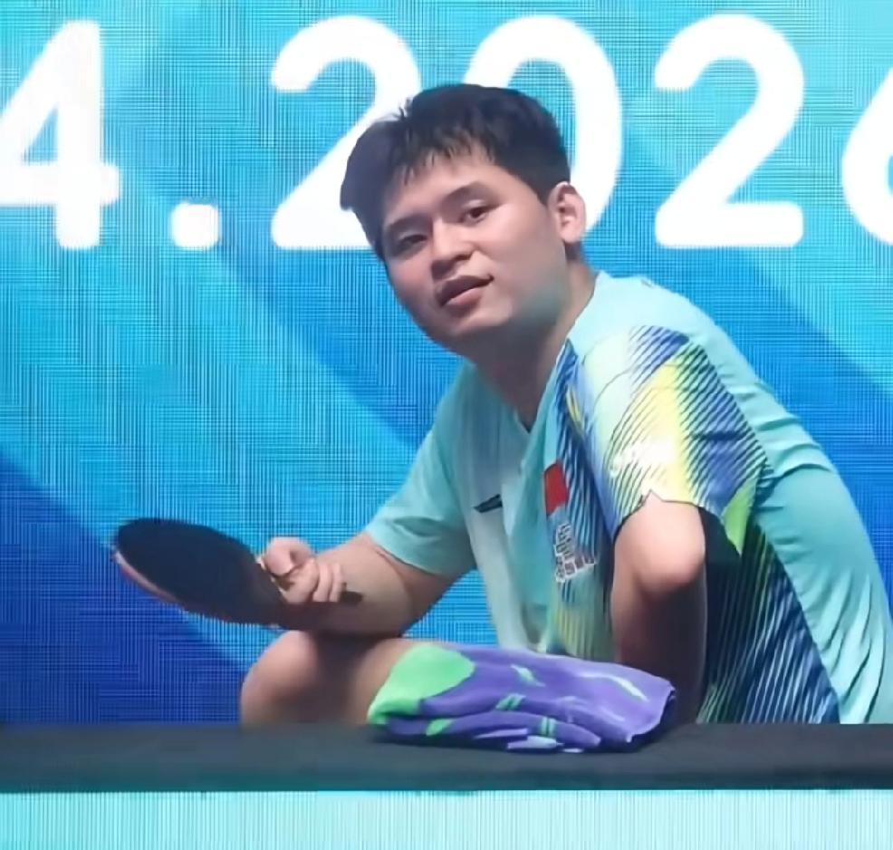 昨晚看完林诗栋与户上隼辅的比赛就睡了，什么也不想说。
林诗栋在3：1领先的情况下