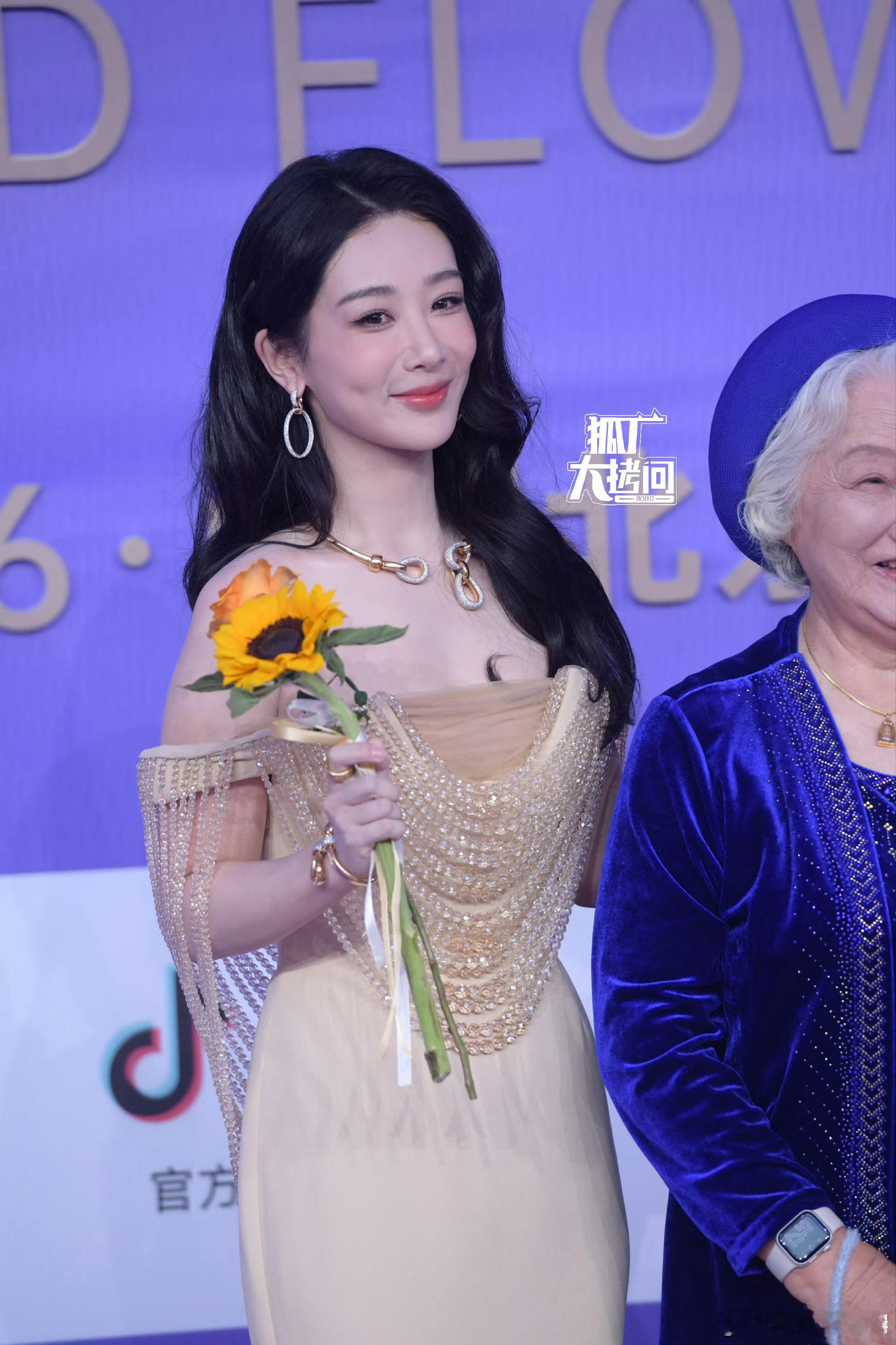 百花奖好多高定杨紫百花奖红毯生图，这是不是胖了百花奖好多高定