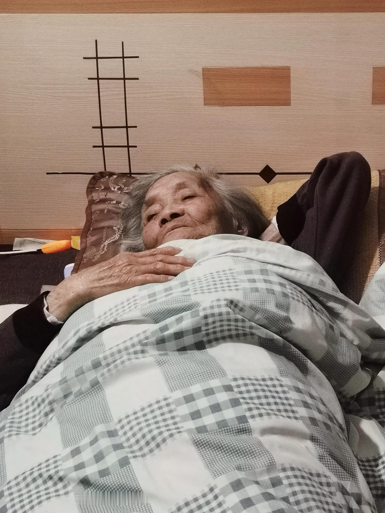 微文：不想祝福的母亲节
5月11日母亲节。今年的母亲节，我真的不想开口说声祝福的