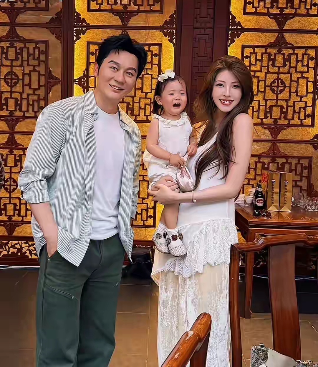 恭喜！演员李晨妹妹李可馨大婚，新郎是韩景枫发小，大气随礼十万 