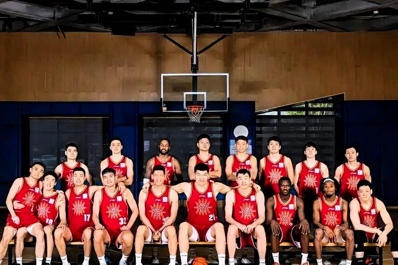 你如何评价山西男篮的战术一句话：山西男篮是“快攻三分+外援驱动”的攻强守弱型球队