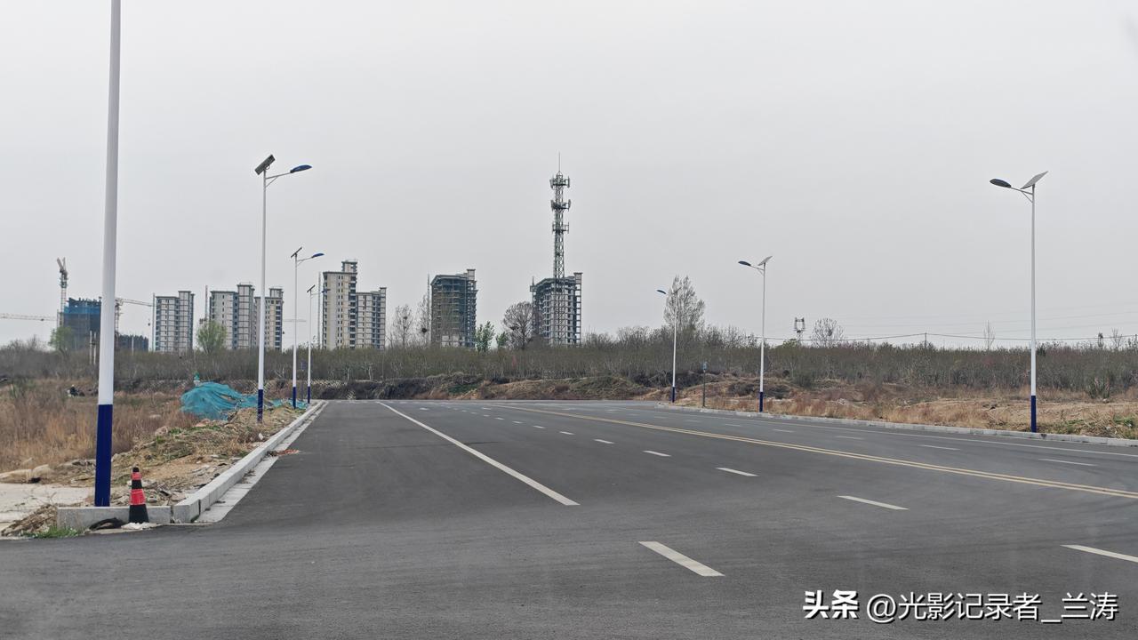 百泉大道跟七里河健身绿道的仁义路正式通车咯！今天路过，亲眼见证了这宽敞平整的新路