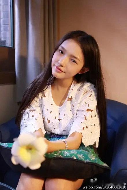 回看当年的海选，蔡文静一路走到最后，各方面条件都很出众，结果输给林允却让人有点看