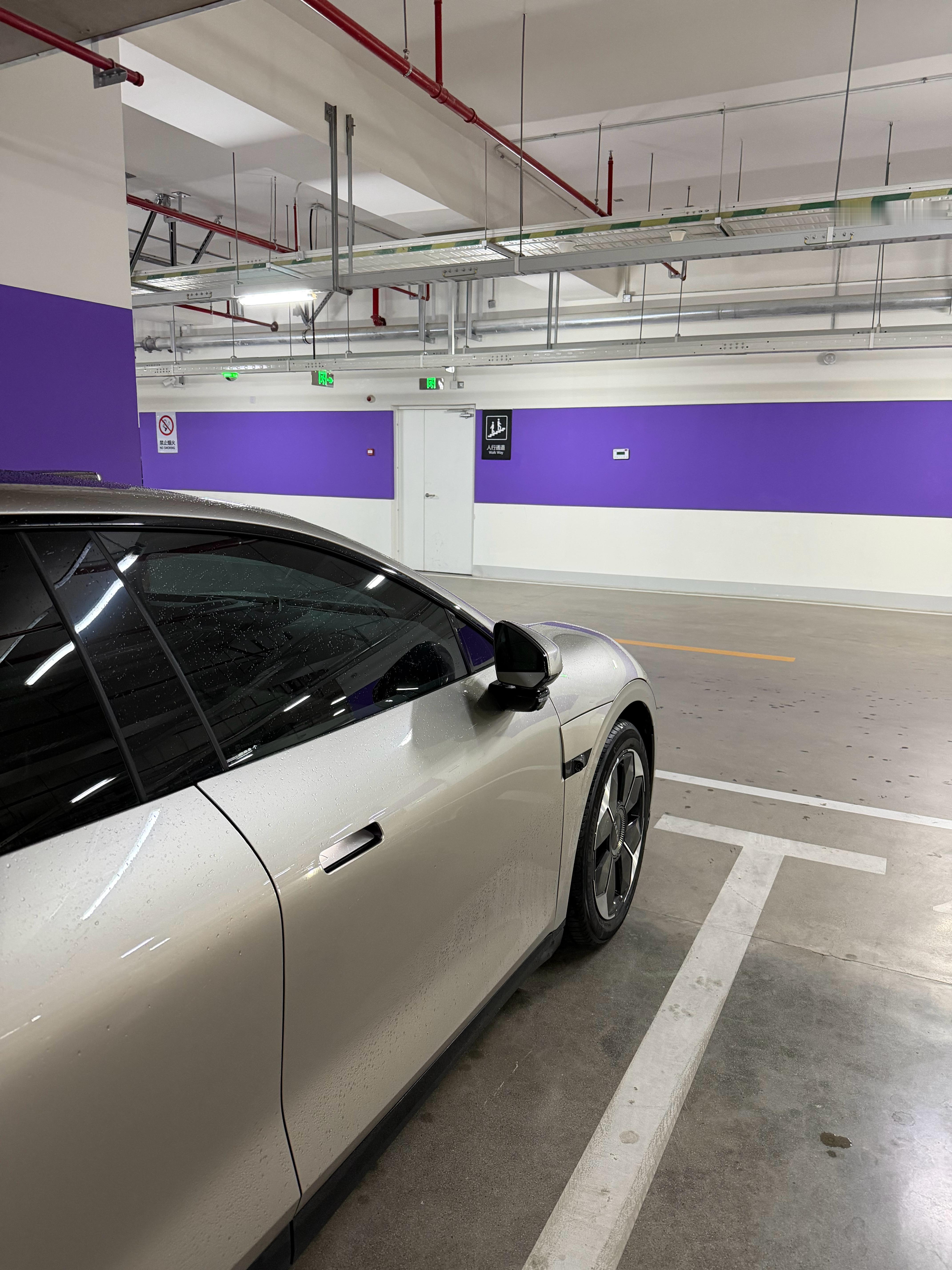 终于，我的极氪007更新到最新版本6.7了，买了快两年，还有新鲜感。燃油车提供情