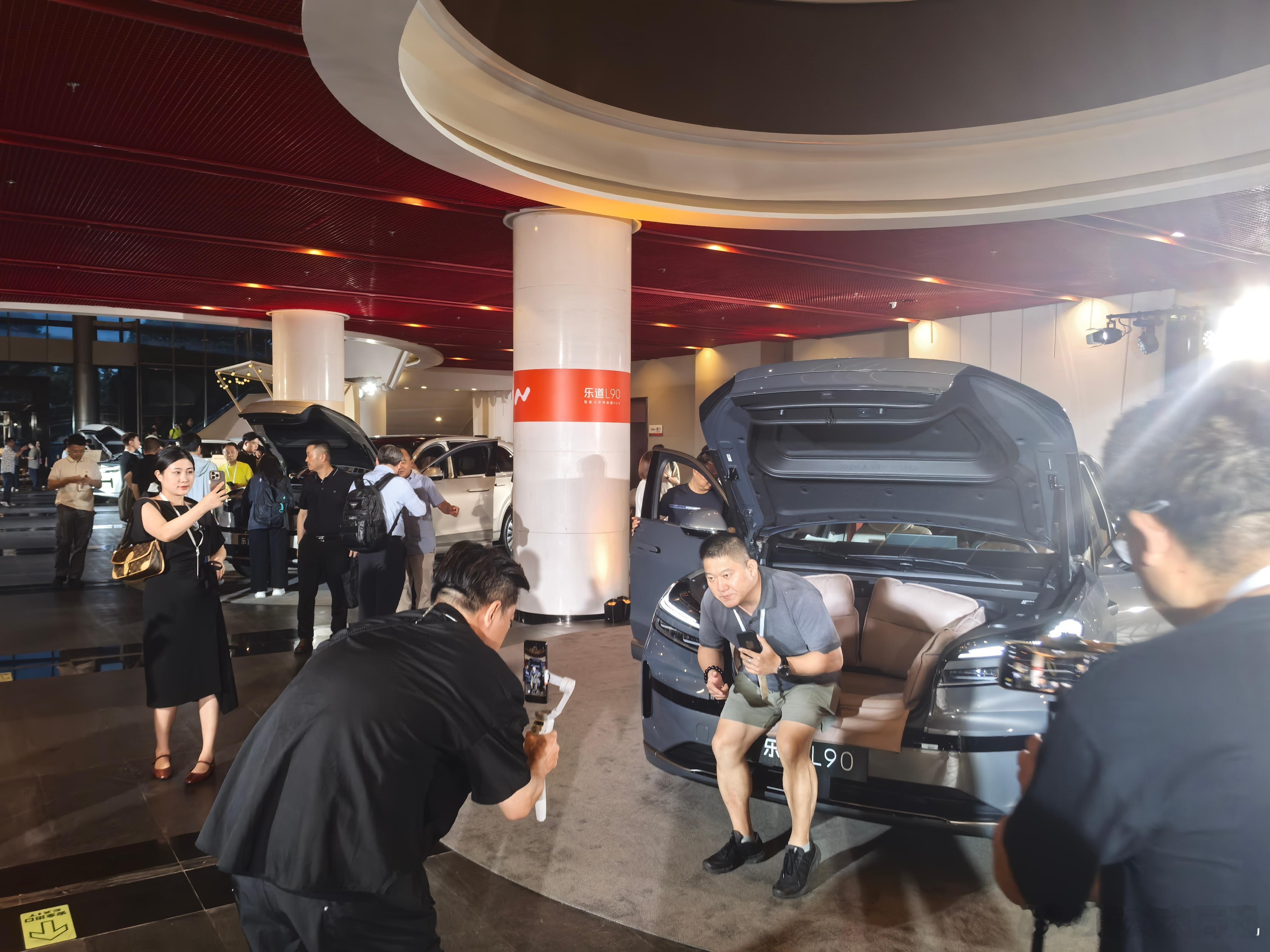 乐道l90乐道l90发布会 最后一刻赶到了，马上开始[爱你][爱你] ​​​