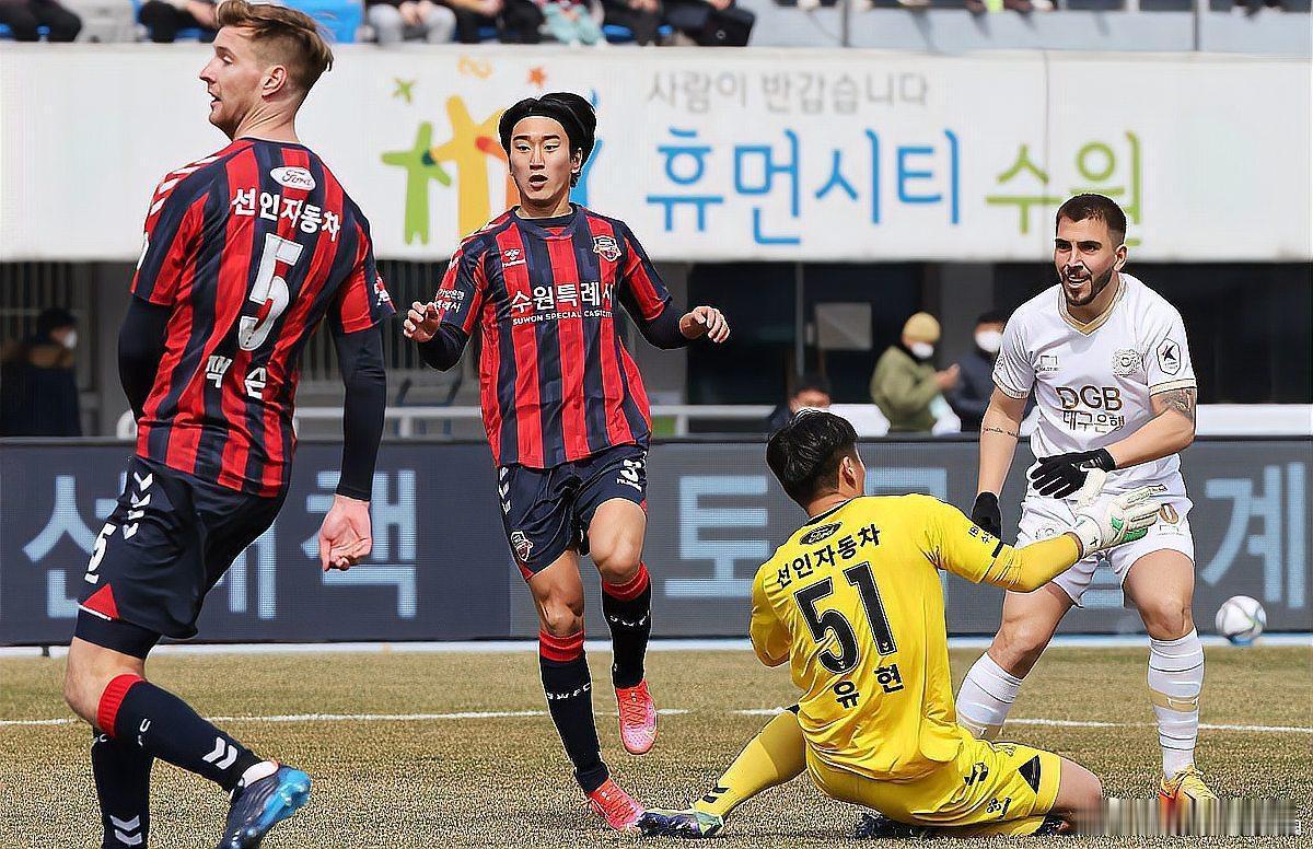 001亚冠精英首尔FCVS墨尔本城两队在本次的亚冠当中表现都是不错，特别是墨尔本