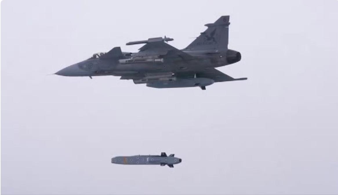 瑞典JAS39C轻型战斗机首次发射金牛座空射巡航对地导弹——使JAS39C鹰狮战