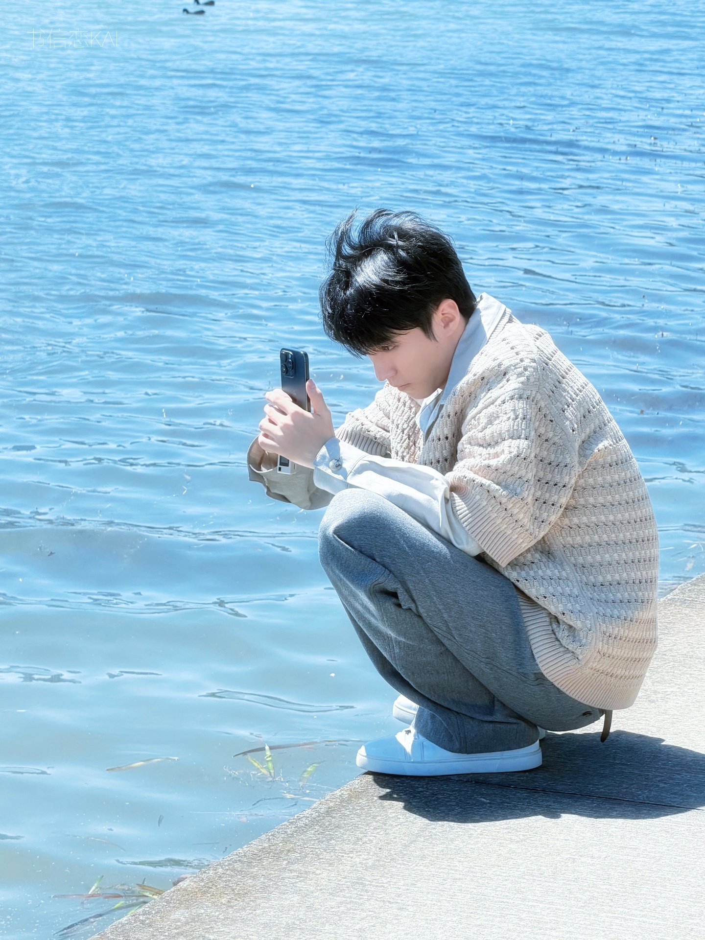 王俊凯 蓝色是湖水，也是此刻的心情 