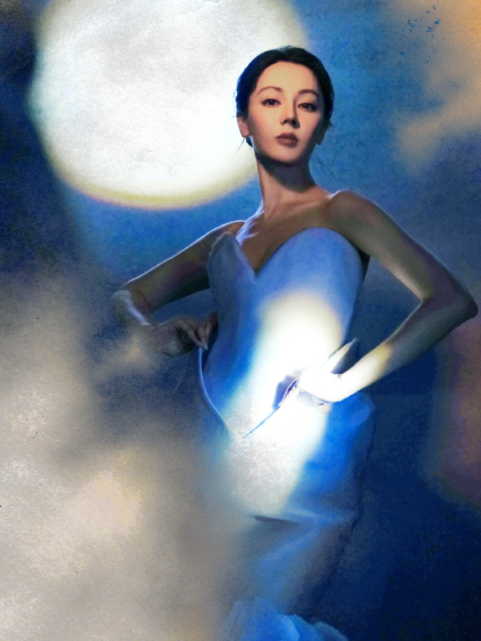VOGUE金九单人封面 美神迪丽热巴，震撼无需多言！！！左手口碑爆剧【利剑玫瑰】