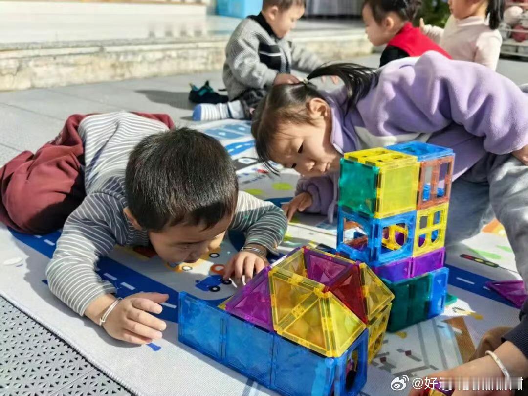 台州三门花桥镇实验幼儿园开展环保系列活动，幼儿、家长与教师携手，以创意手工、自然