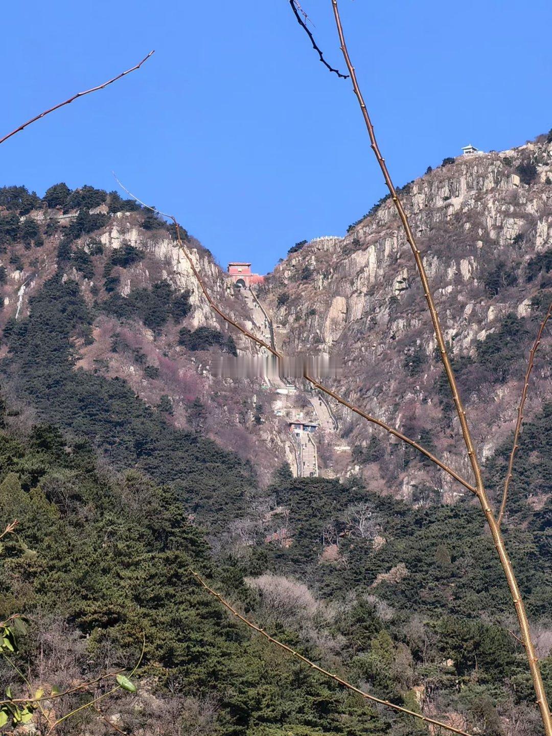 玄学上说缘分其实很简单。真正属于你的人，相处起来毫不费力，不需要花心思，不需要绞