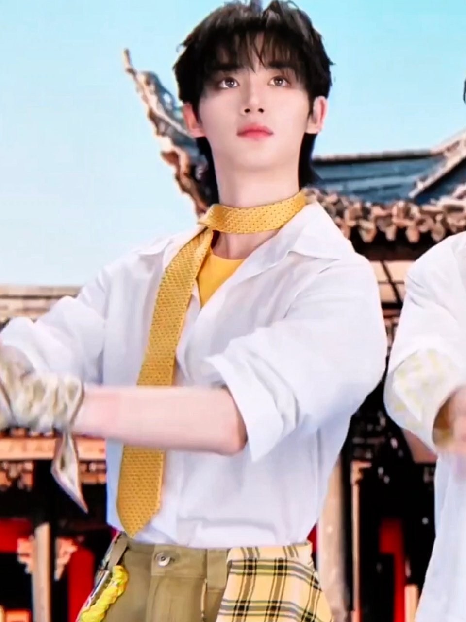妹妹头 金色花纹丝巾 美团你有这种好东西藏这么久！！！ 