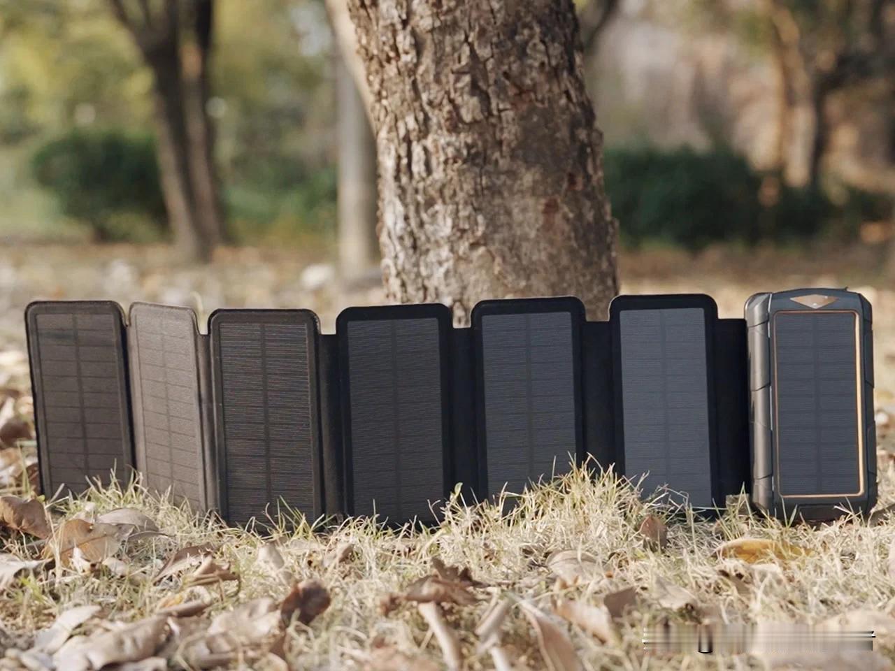 自带太阳能发电板的户外移动电源，没电时晒晒太阳就能充电。这6块发电板磁吸附着在充