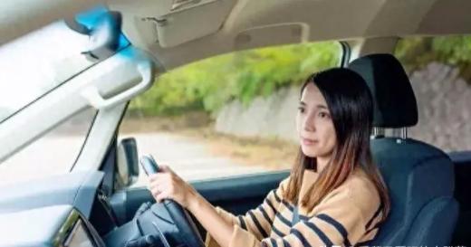 我开车10年，给初学司机一个建议，学车时一定要养的这几个好习惯，开车安全很重要！
