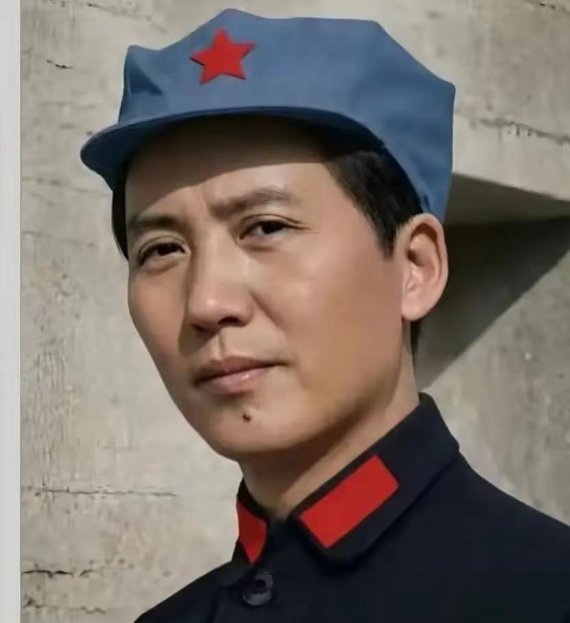 演伟人，神形兼备才是底线

观众看待红色经典、伟人题材，一直有最朴素、最坚定的标