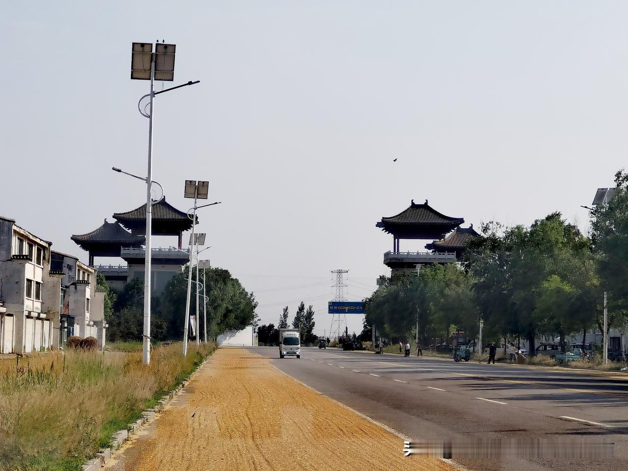 感谢各级智者深谙民以食为天，处处为民着想，方便百姓，允许孝女路沿线农户临时利用公