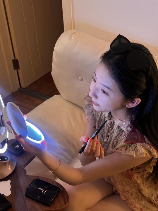 在家补补妆的日常