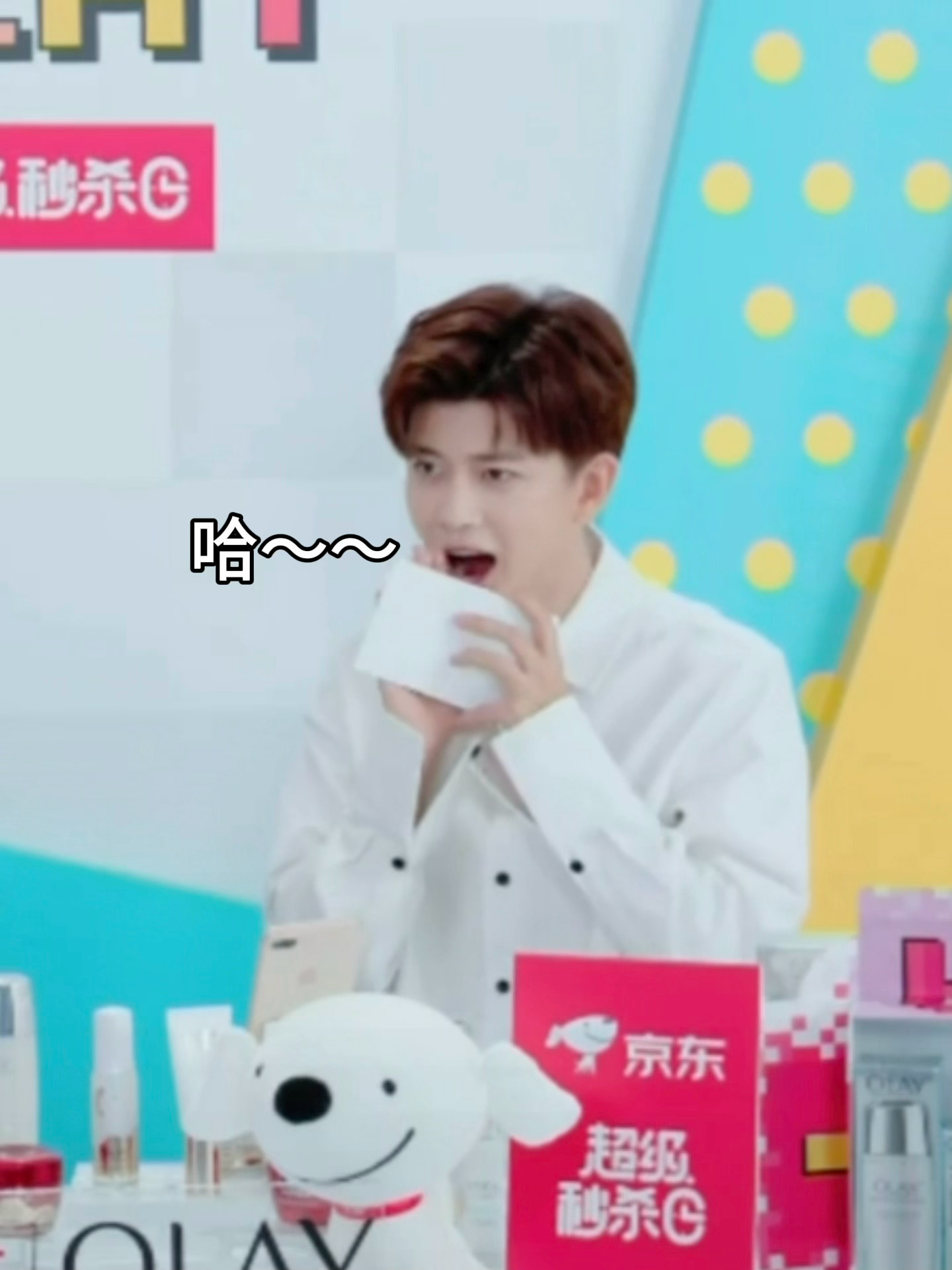 哥哥嘴动给签名照加热就这样萌 