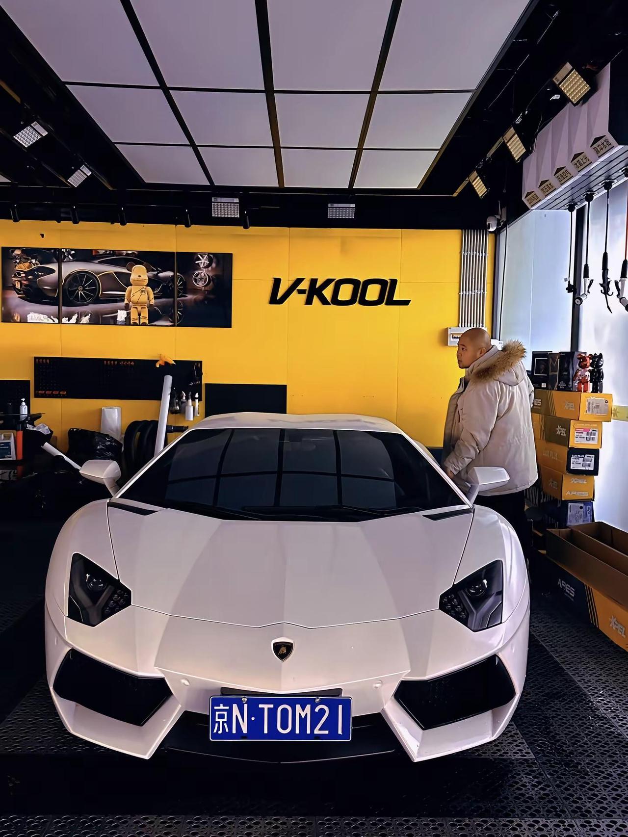 我承认：我是一个即摆不脱了人心险恶    又渴望坦诚相对   在自己的小世界里患