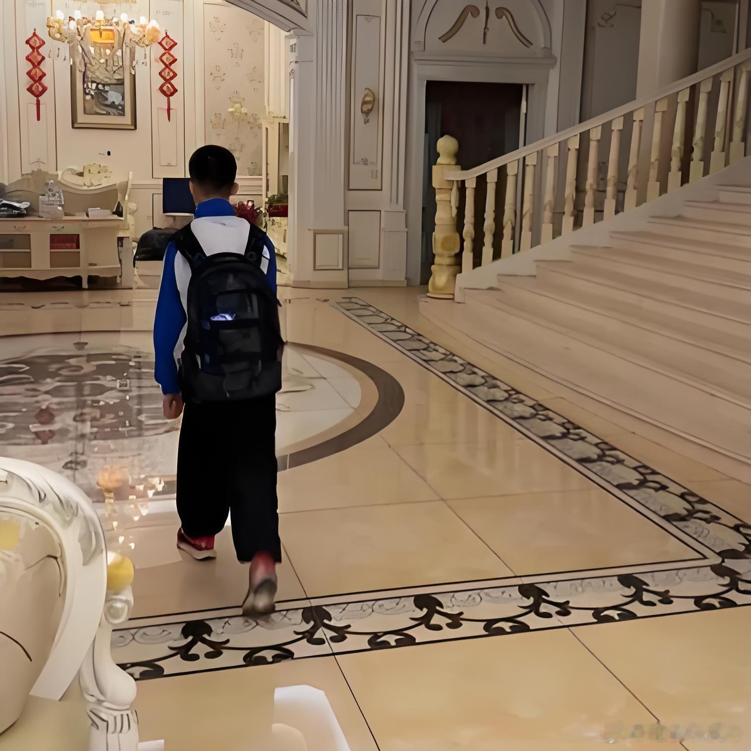 终于知道为什么要强制穿校服了 