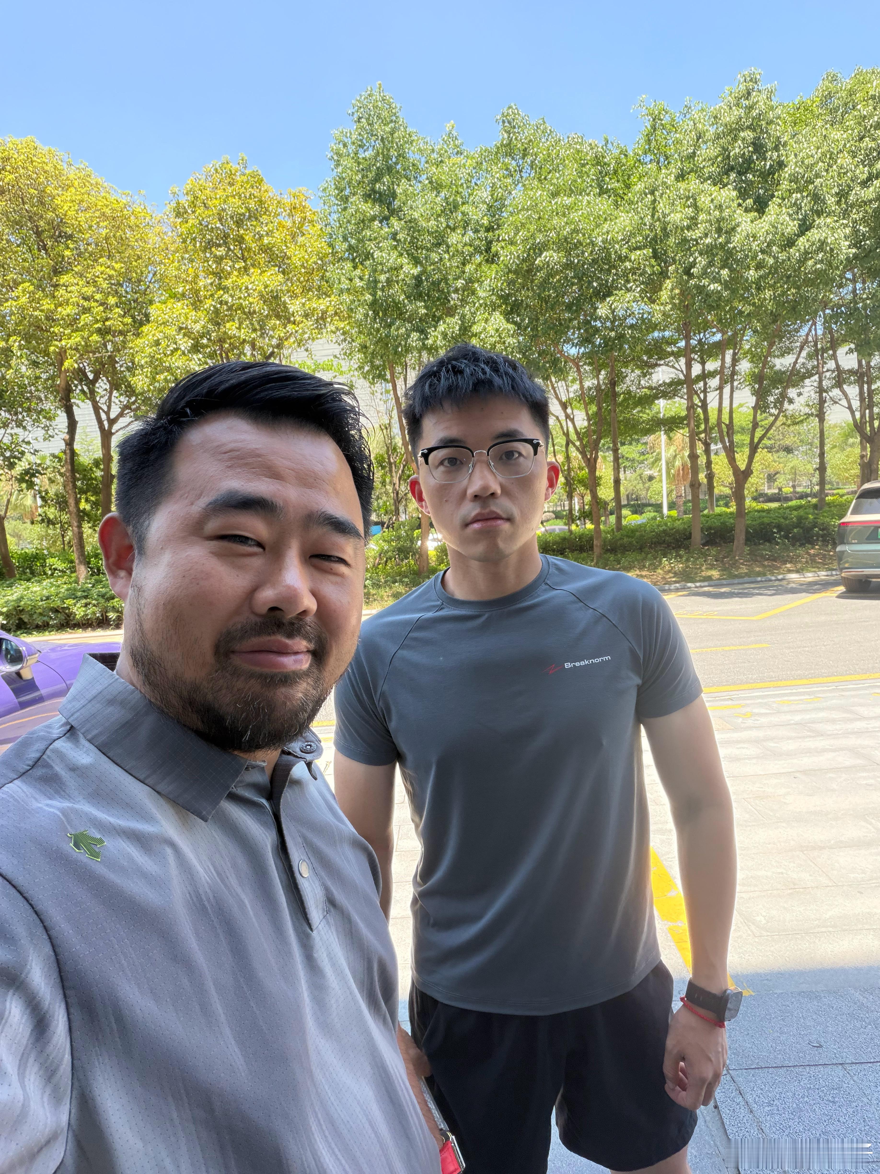 老胡说他又长高了，这回看着有2米了
