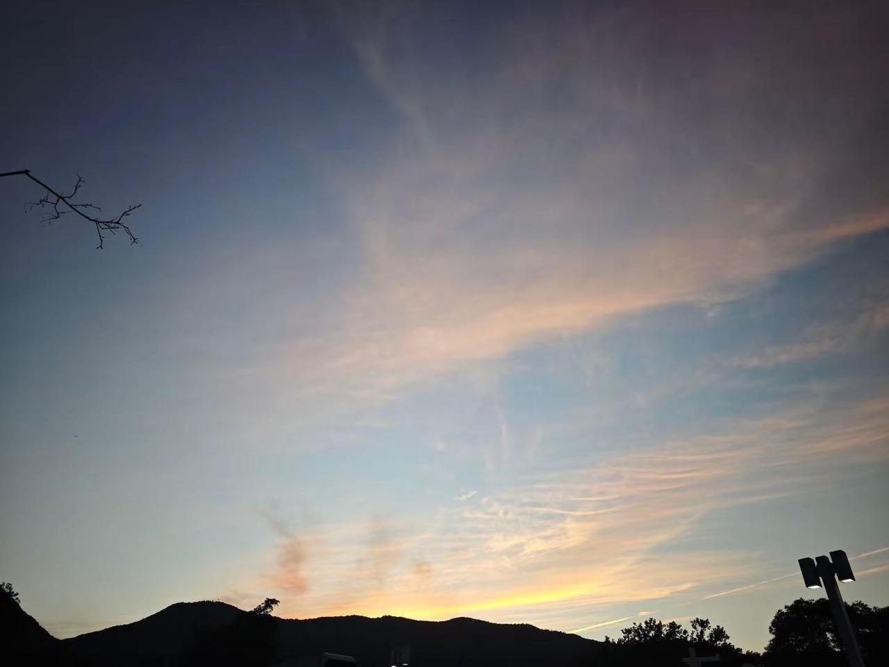 夜爬鬼笑石 真是排暑解忧夜爬鬼笑石北京户外搭子一起去徒步山上的风景