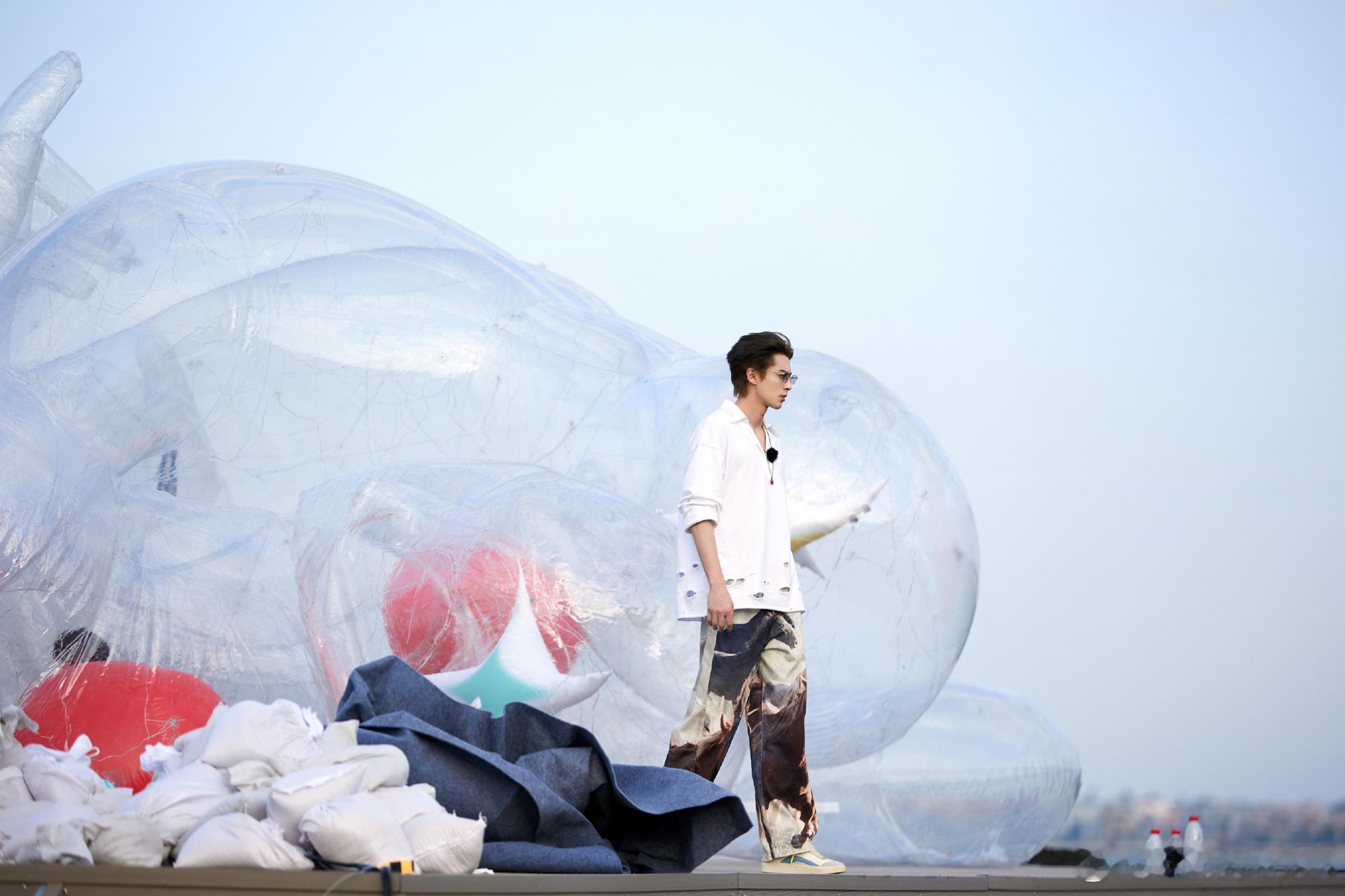 王鹤棣 亲爱的客栈没白看，挖到王鹤棣这颗高情商高智商宝藏王鹤棣完全是智性恋天菜亲