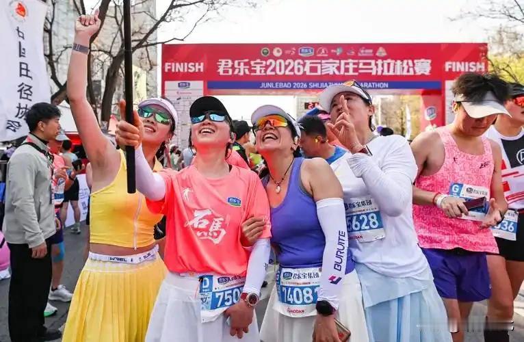 2026年的石家庄马拉松火爆异常，按照媒体的报道，今年马拉松的报名人数超过了20