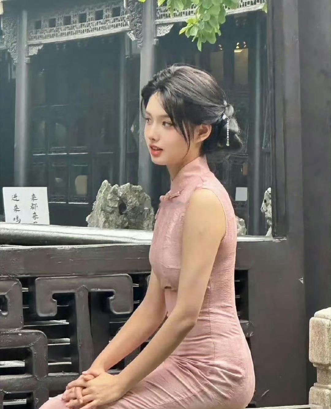 路人视角下的艾米，这颜值能火起来吗？ 